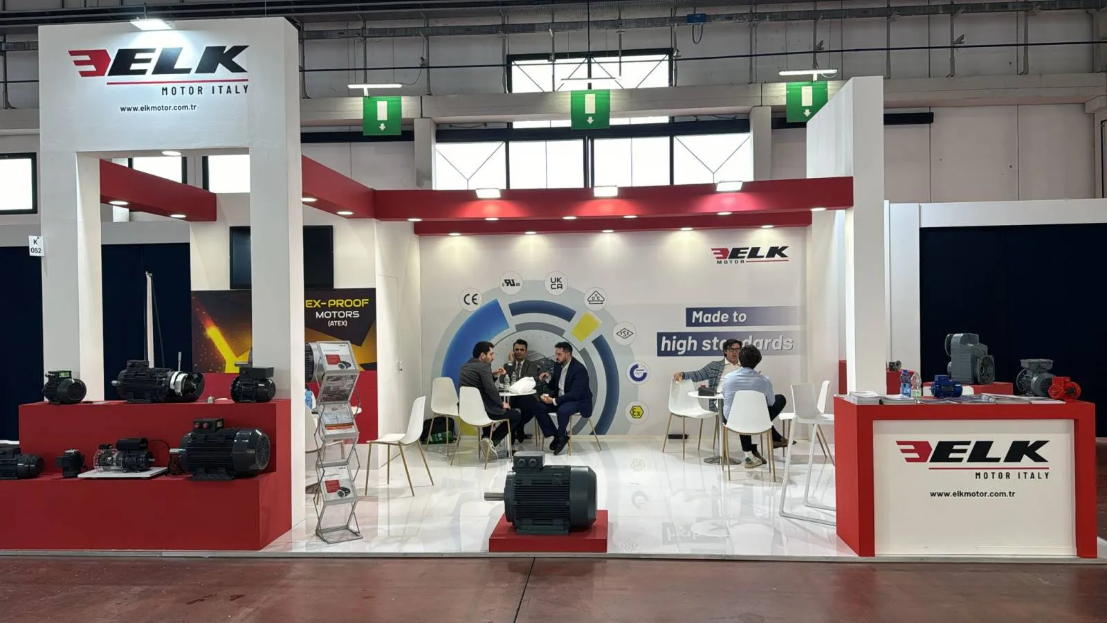 Stand ELK Motor Italy a SPS, area prodotto con motori elettrici in esposizione