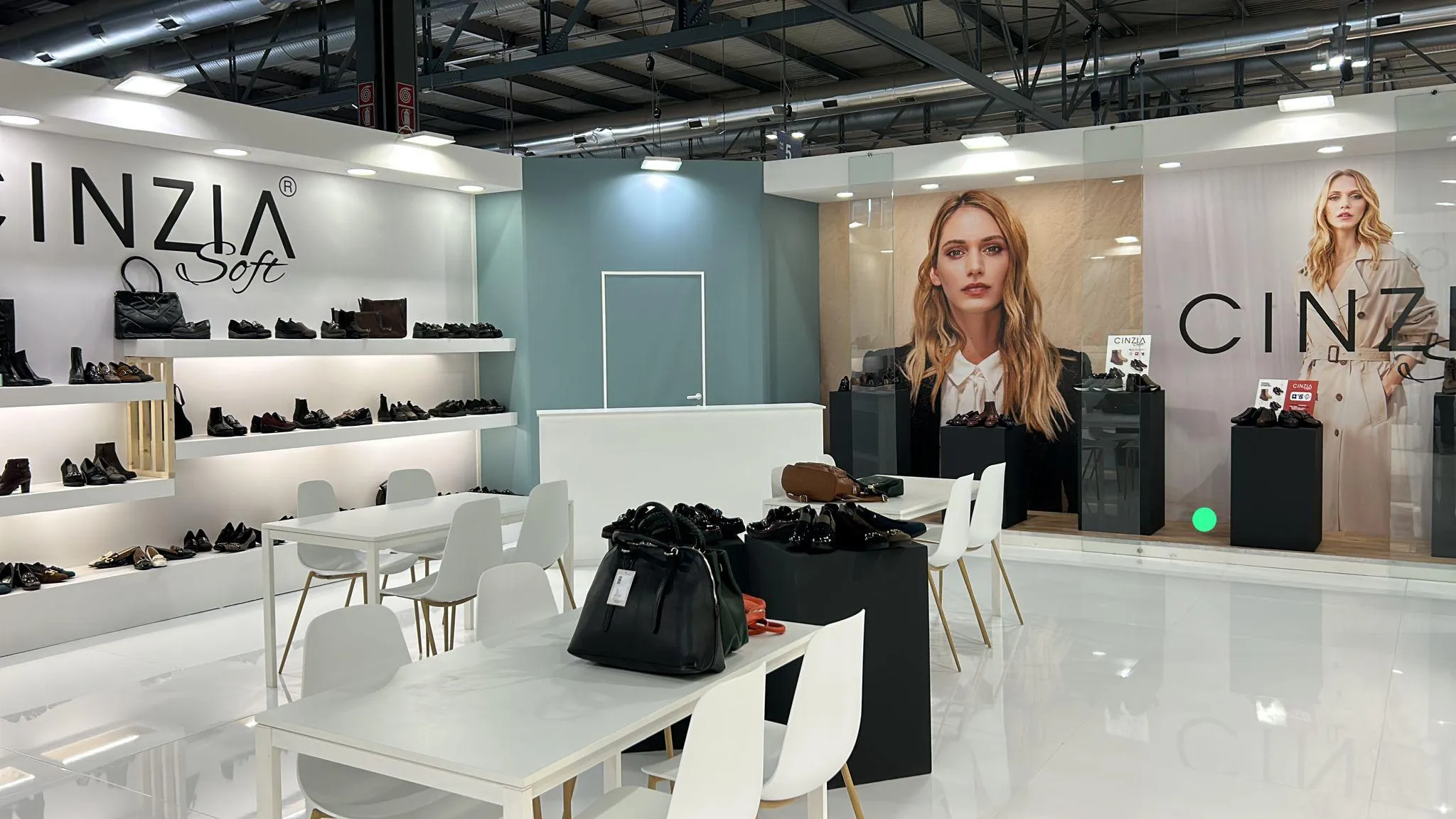 Trade show stand built by Stanport — 27