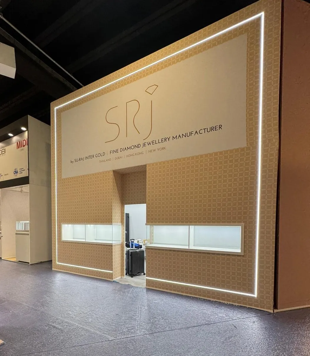 Stand SRJ by Su.Raj Inter Gold a Vicenza Oro, facciata con insegna e vetrine espositive